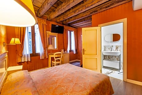 Classic Double or Twin Room