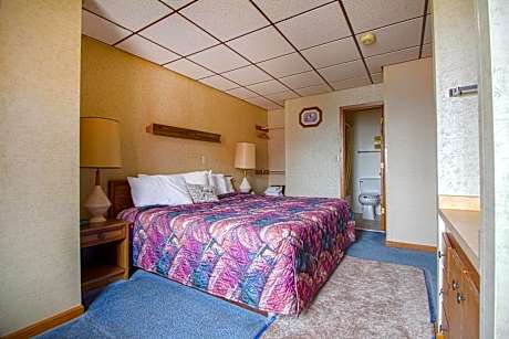 King Bed with Kitchenette