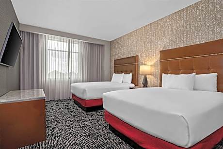 Upper Floor Queen Suite with Sofa Bed
