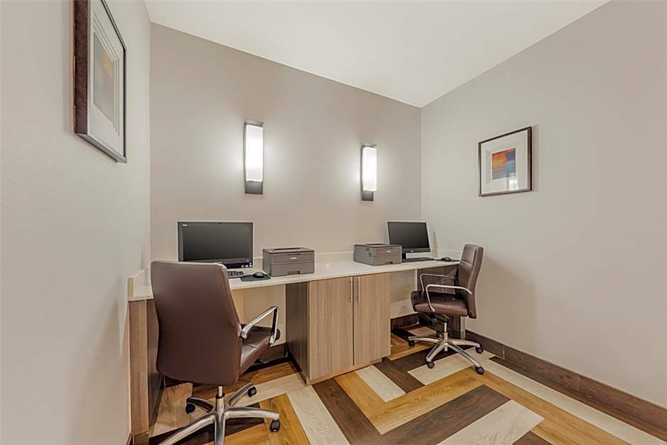 Best Western Green Oaks Inn & Suites