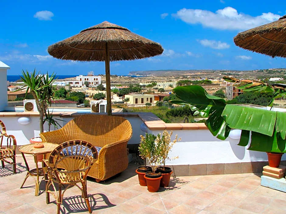 Hotel Il Faro Della Guitgia Tommasino