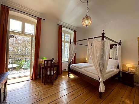 One-Bedroom Apartment with Balcony