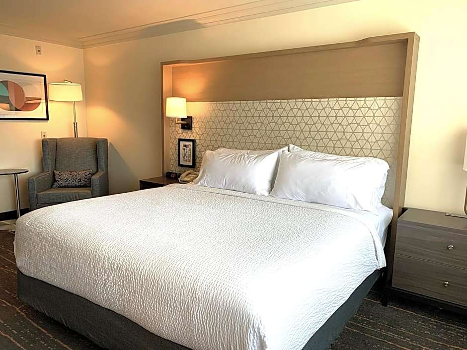 Holiday Inn Victoria - Elk Lake by IHG