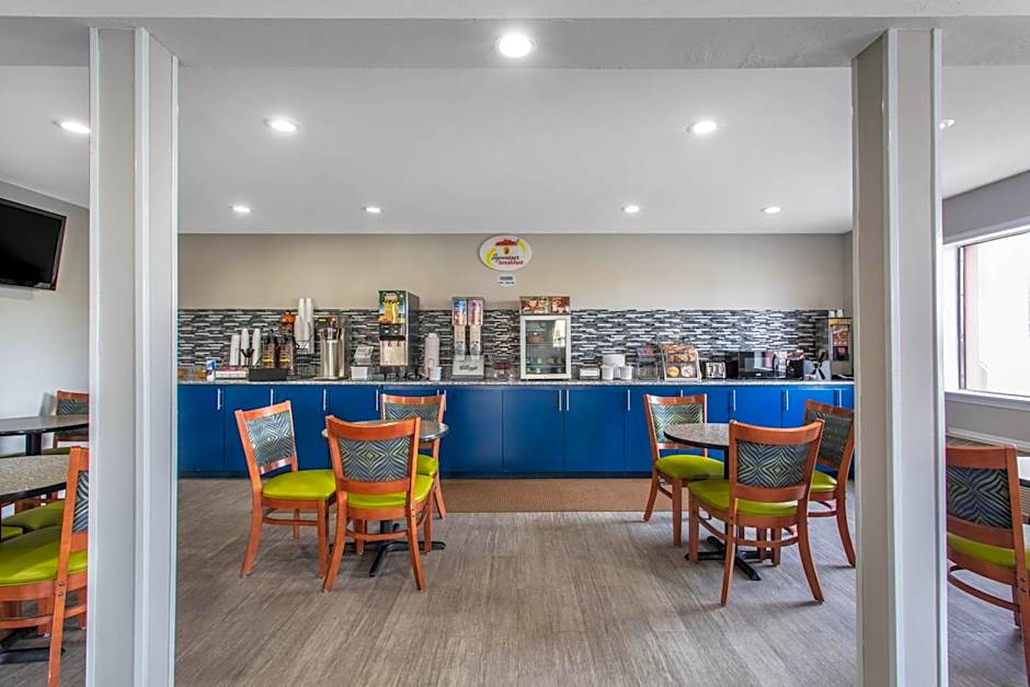 Super 8 by Wyndham Florence