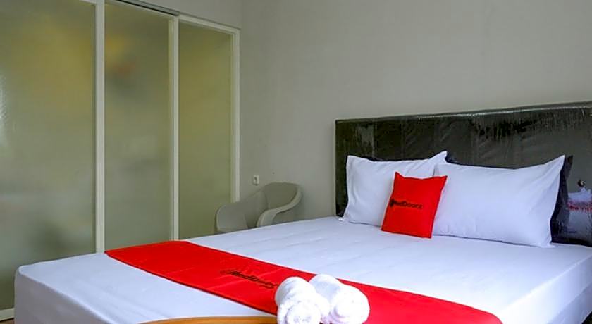 RedDoorz @ City Park Medoho Semarang