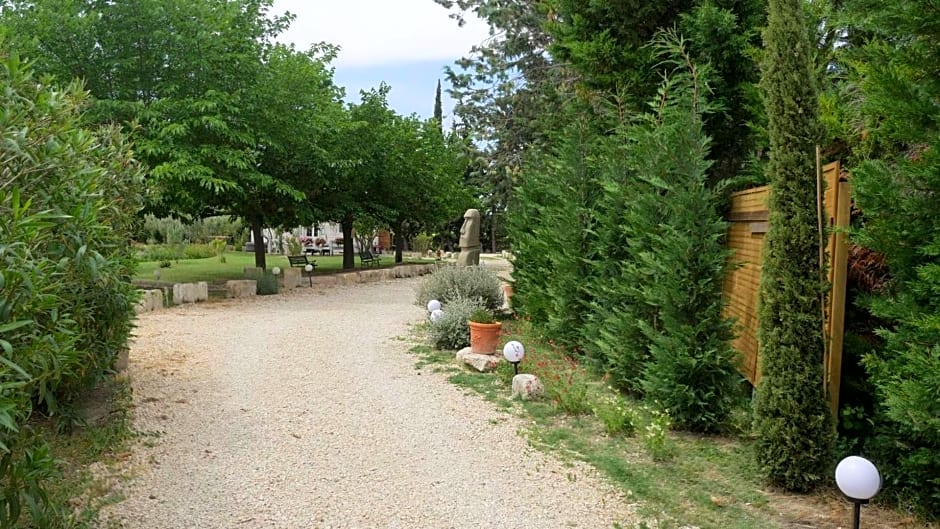 MAS MAURANE-Chambre d'hôte avec SPA privé aux portes d'ARLES