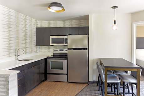 Two-Bedroom Suite - Mobility/Hearing Accessible with Roll-In Shower