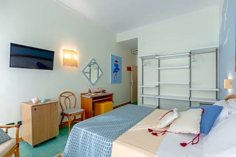 Double Room with Balcony and Sea View