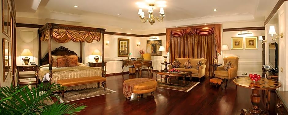 The Palms Town and Country Club