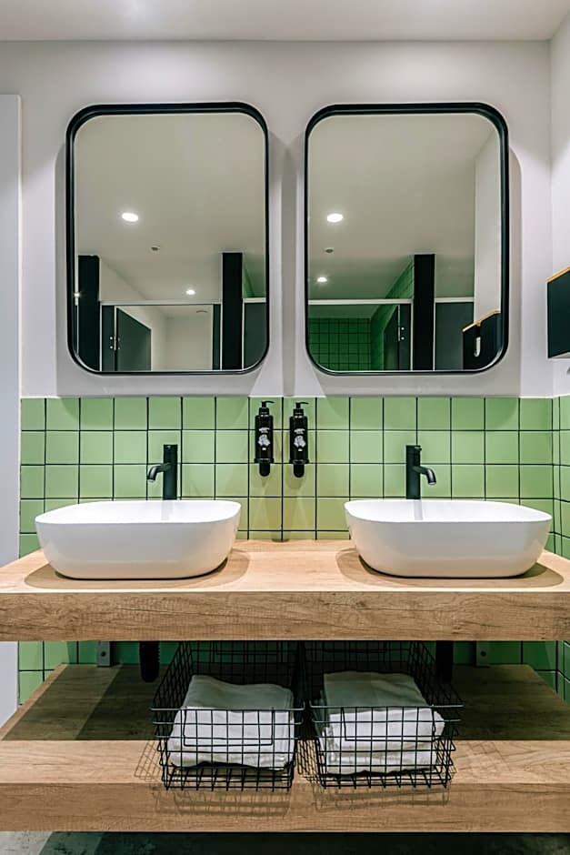 Colo Colo Hostel - Single Private Beds