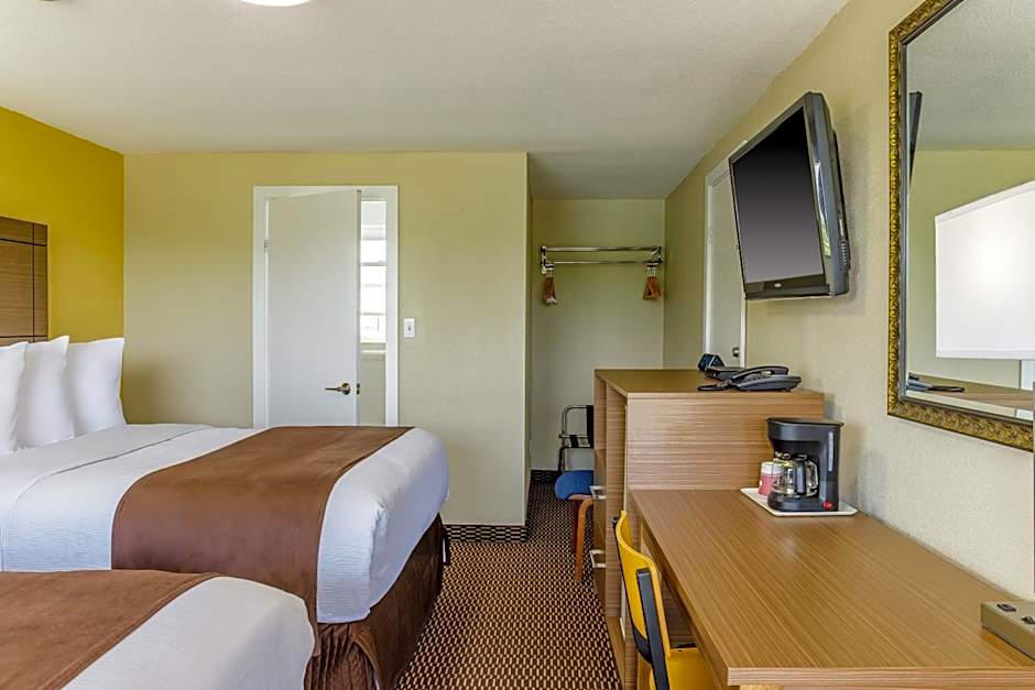 Motel 6 Campbellford, ON