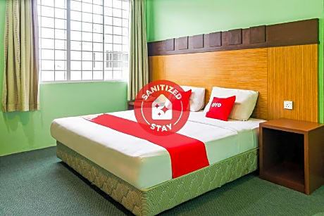 OYO 89408 Royal Hotel