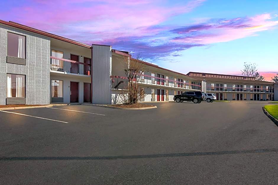 Red Roof Inn & Suites Monroe, NC