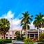 La Quinta Inn & Suites by Wyndham Naples Downtown