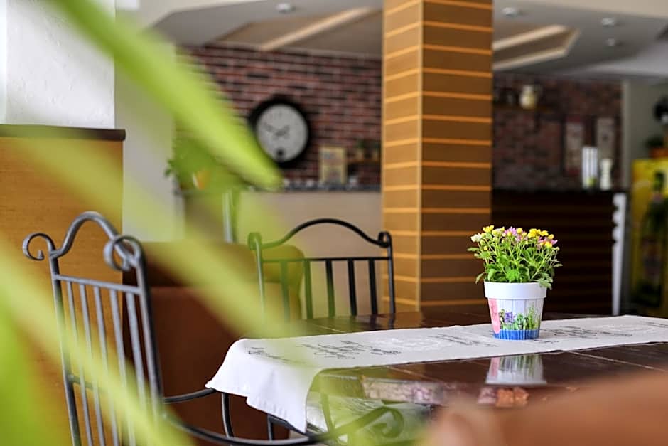 Alekta Hotel - Free Parking