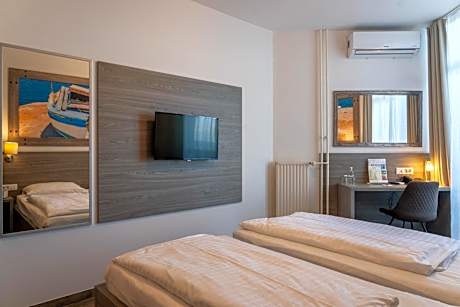 Double Room with Balcony and Sea View