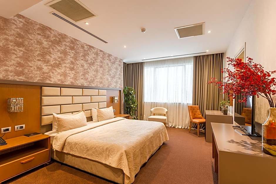 The Grand Gloria Hotel