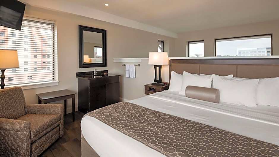 Best Western Plus Coastline Inn