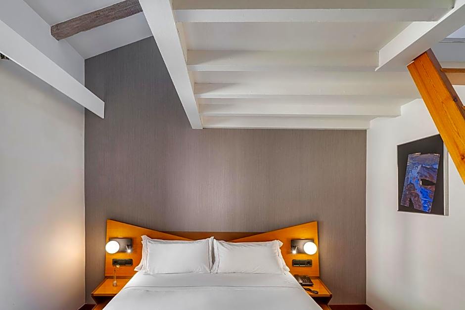 Photo 1 of 9 of Triple Room