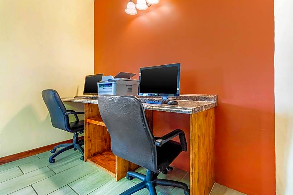 Econo Lodge Inn & Suites Brookings