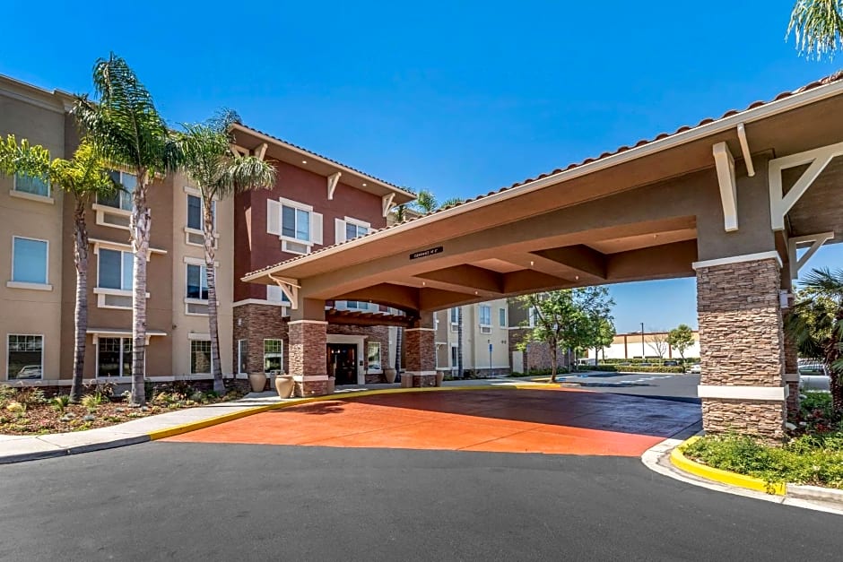 Comfort Inn & Suites Near Ontario Airport