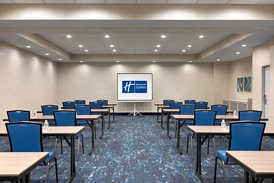 Holiday Inn Express Dumfries By IHG