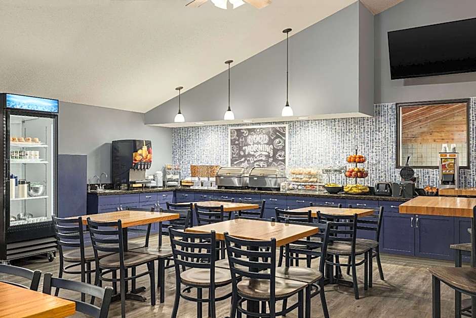 AmericInn by Wyndham Lincoln South