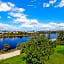 Welcoming Lakeside Getaway With Waterviews, WIFI, Pool & Park