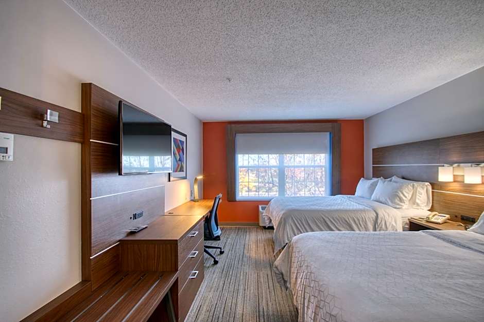 Photo 1 of 10 of 2 Queen Beds with Sofabed Suite