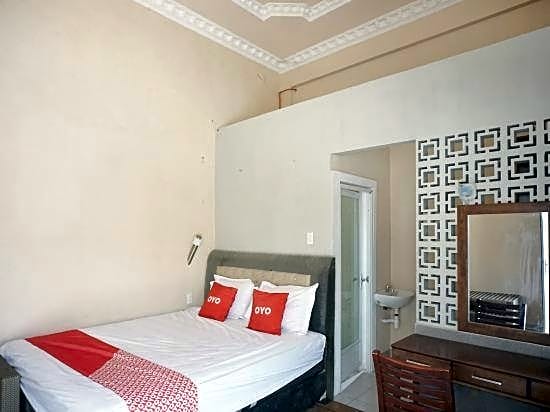 OYO 93003 B32 Homestay