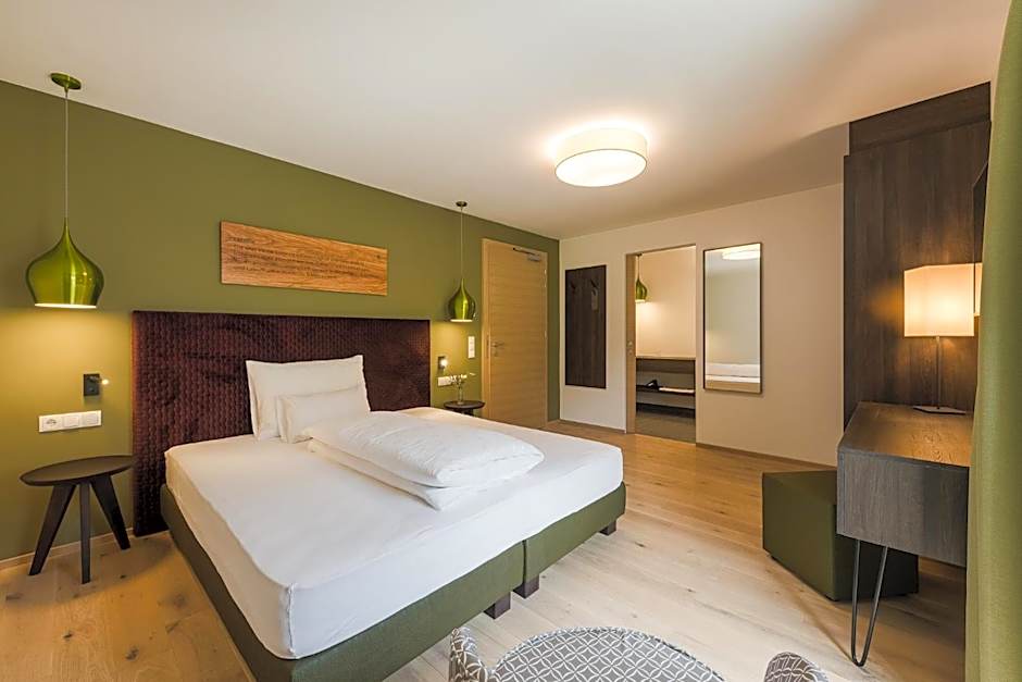 Oliven- & Genusshotel Hirzer