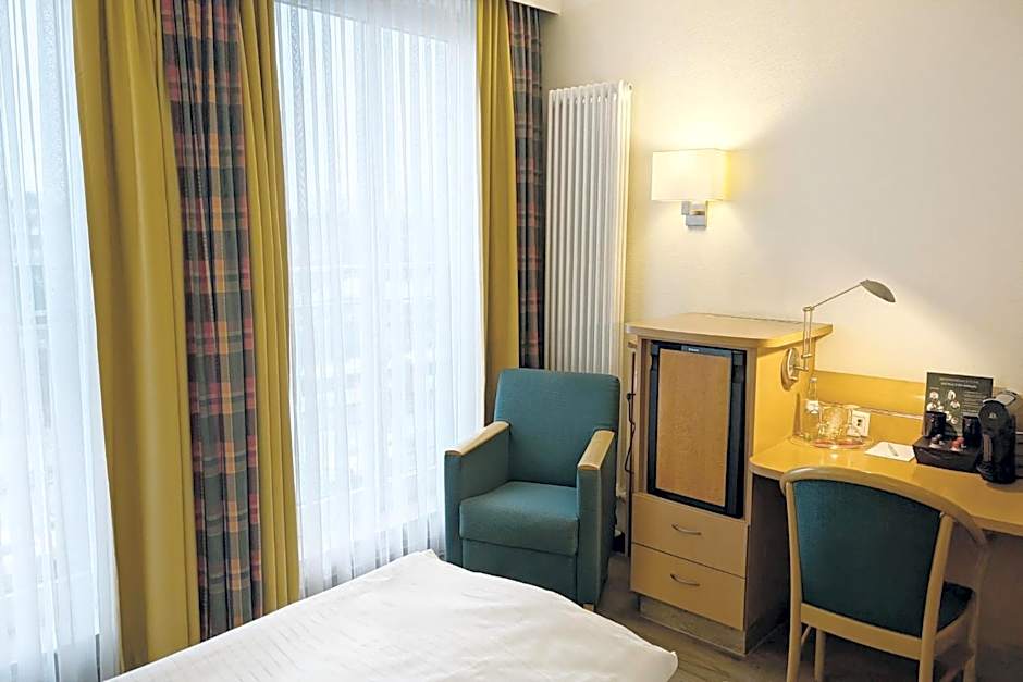 Garner Hamburg Wandsbek Marktplatz By IHG