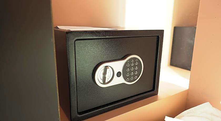 CapsuleTransit Airside KLIA T2 Airport Hotel - International Departure / Transit Hall, Gate Q