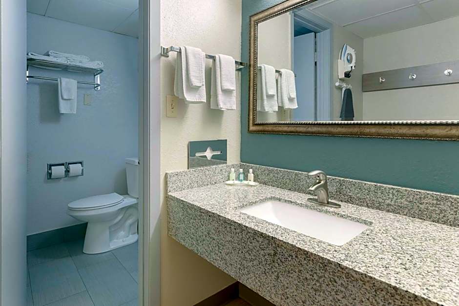 Quality Inn Newton at I-80