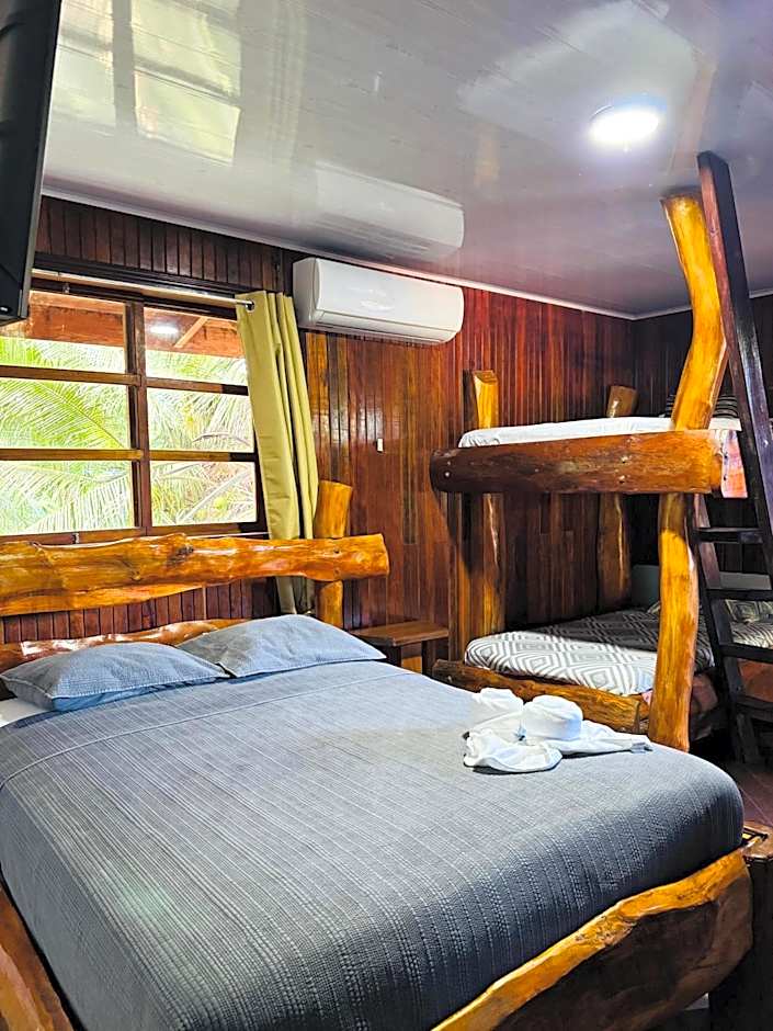 Hotel La Isla Inn