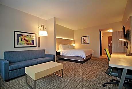 Suite - Hearing Accessible - Non-Smoking