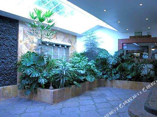 Jeroc's Plaza