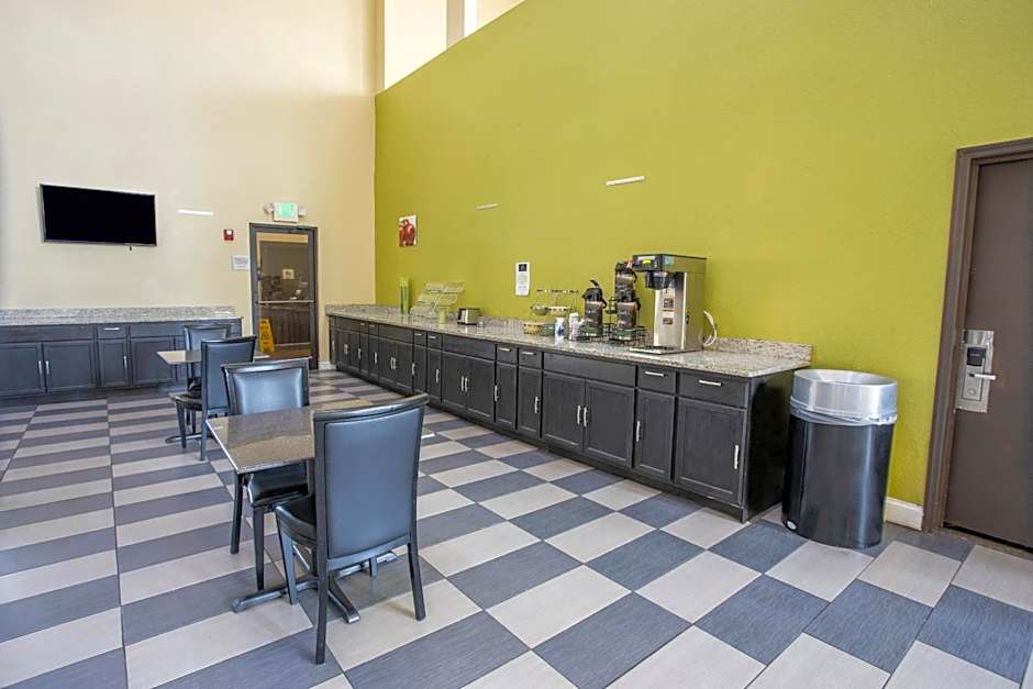 OYO Hotel Knoxville TN Cedar Bluff I-40