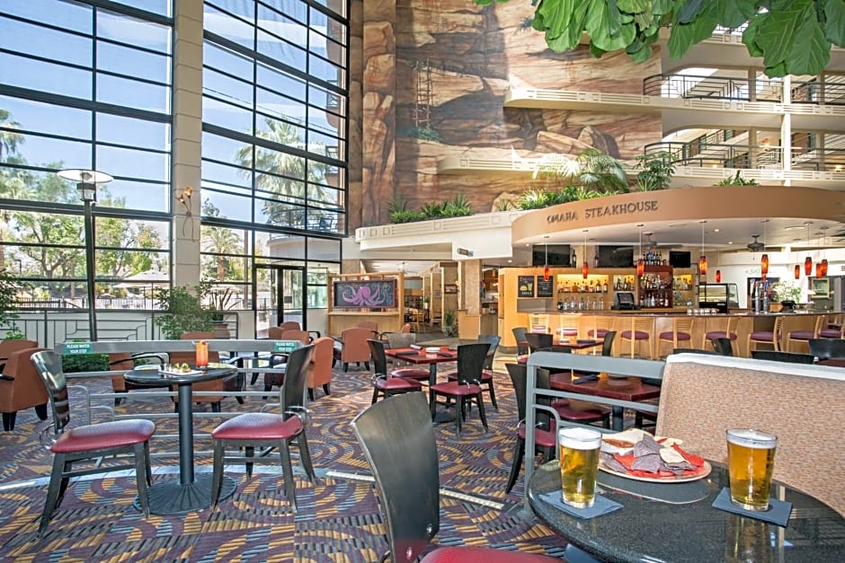 Embassy Suites by Hilton Phoenix Biltmore