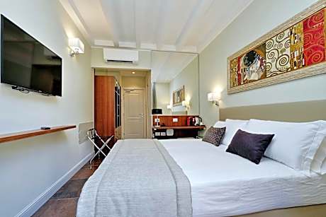 Deluxe Double or Twin Room with City View