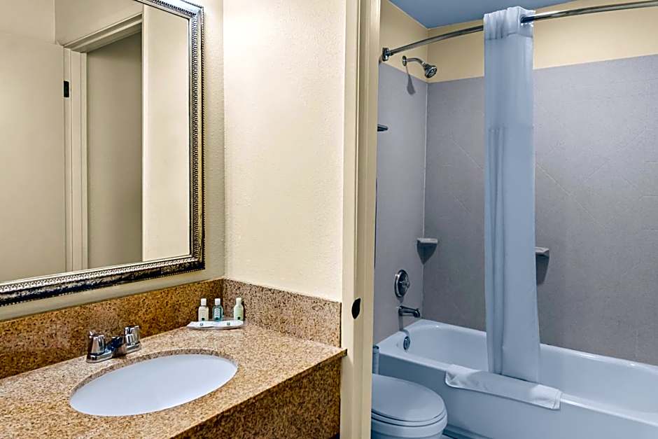 Quality Inn & Suites Vancouver - Hazel Dell