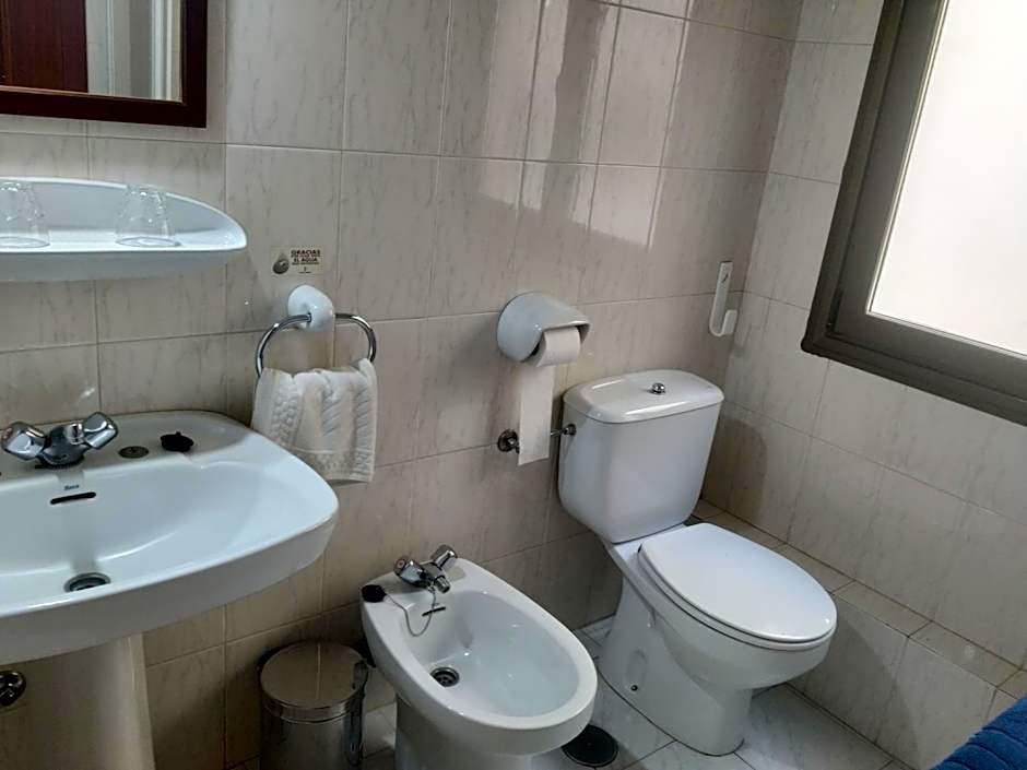 Hostal agripino y Restaurante asiático