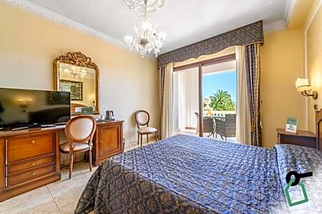 Double Room with Balcony and Sea View
