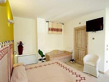Accessible 1 King Suite