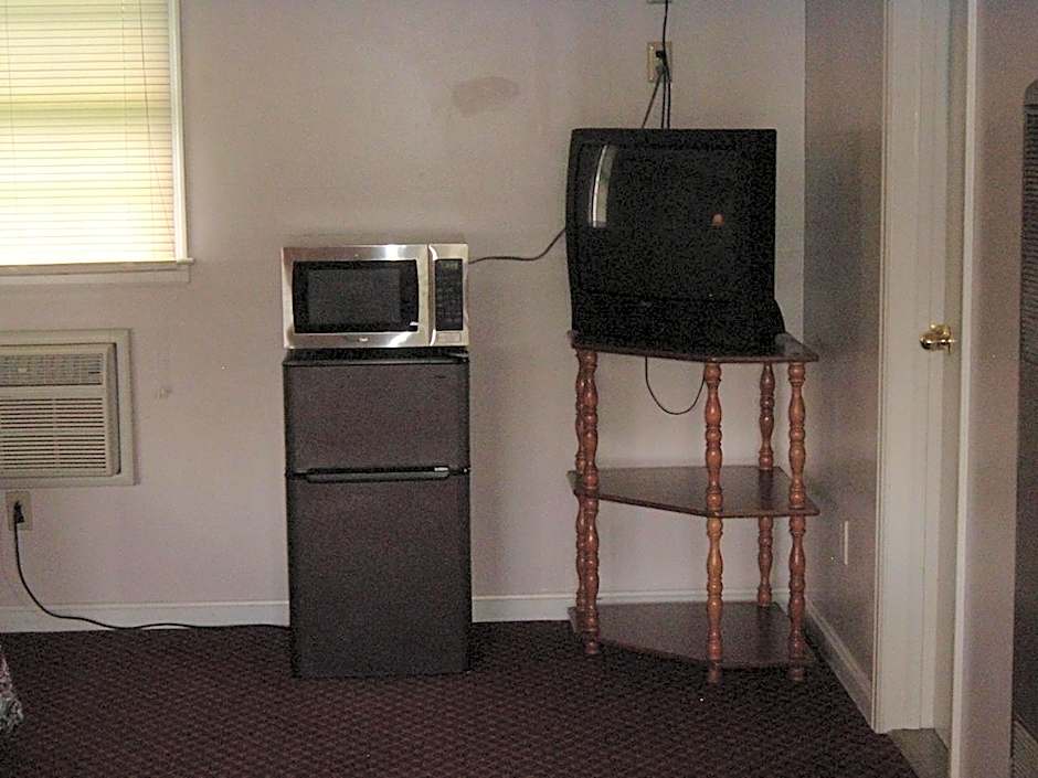 Fels Three Crown Motel