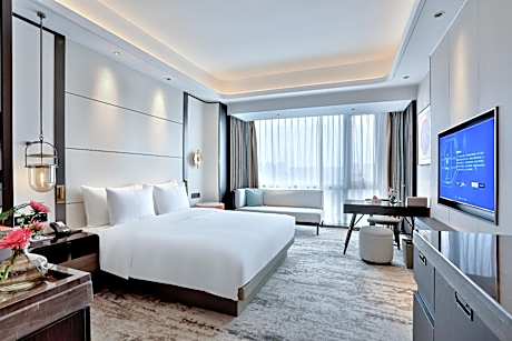 Business Queen Room