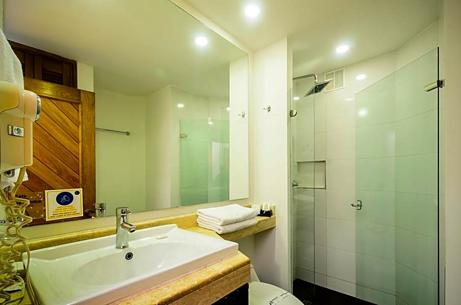 Travelers Fontana Plaza