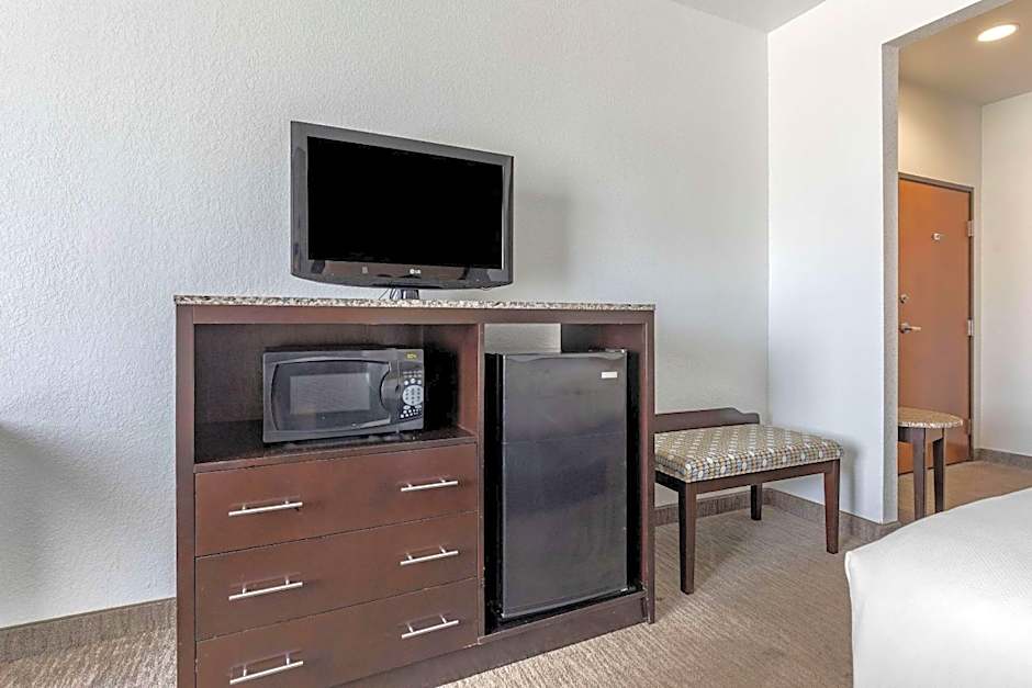 Comfort Inn & Suites Gatesville Near Fort Cavazos