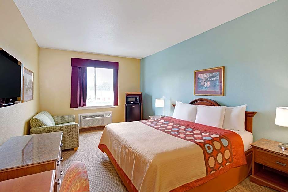 Super 8 by Wyndham Salisbury