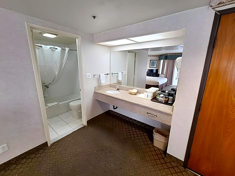 HUNTINGTON BEACH INN